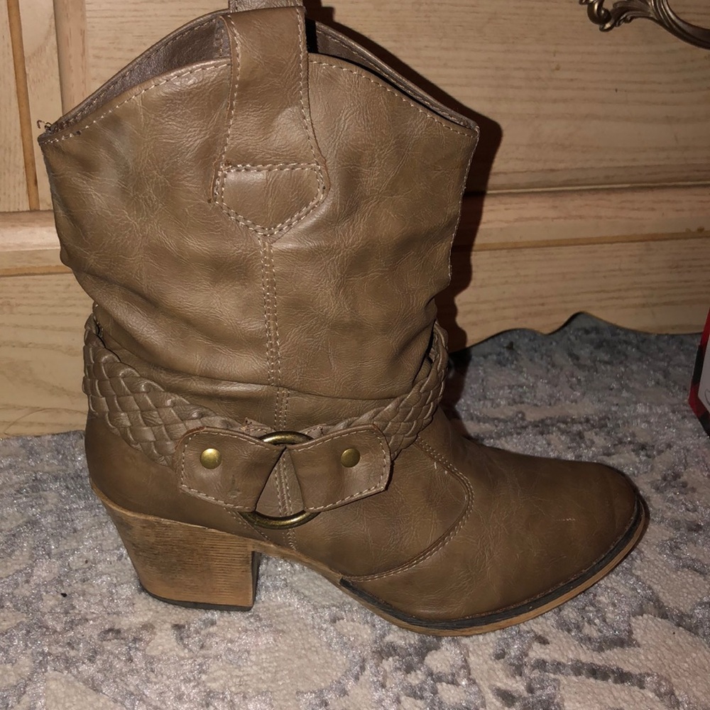 Brown boot